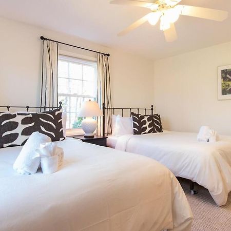 Gorgeous Home With Game Room Dog Welcome Chatham Exterior photo